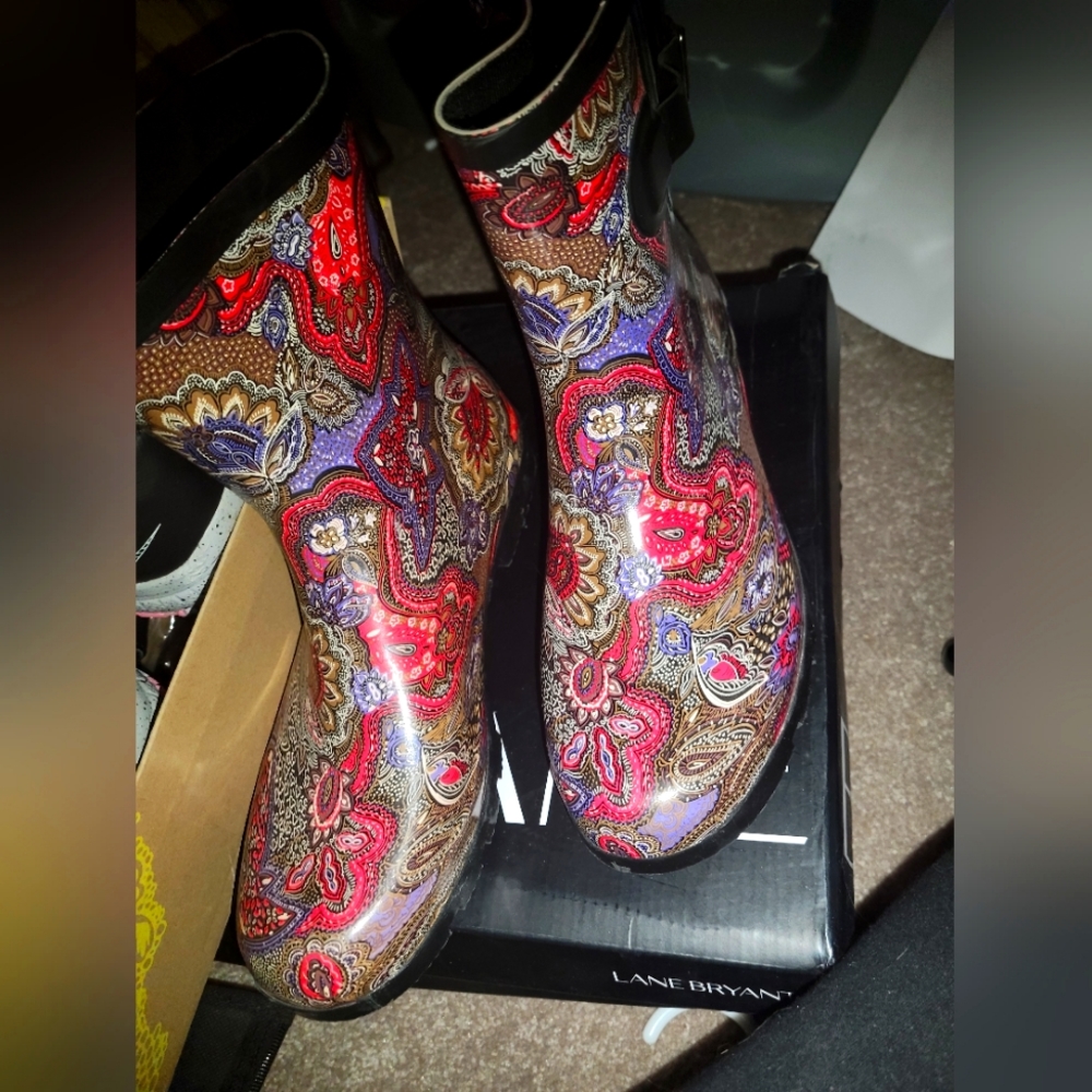Super cute rain boots
